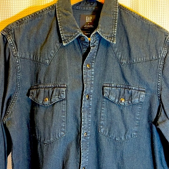 Gap Slim Fit Denim Shirt (Men’s) - Picture 4 of 6